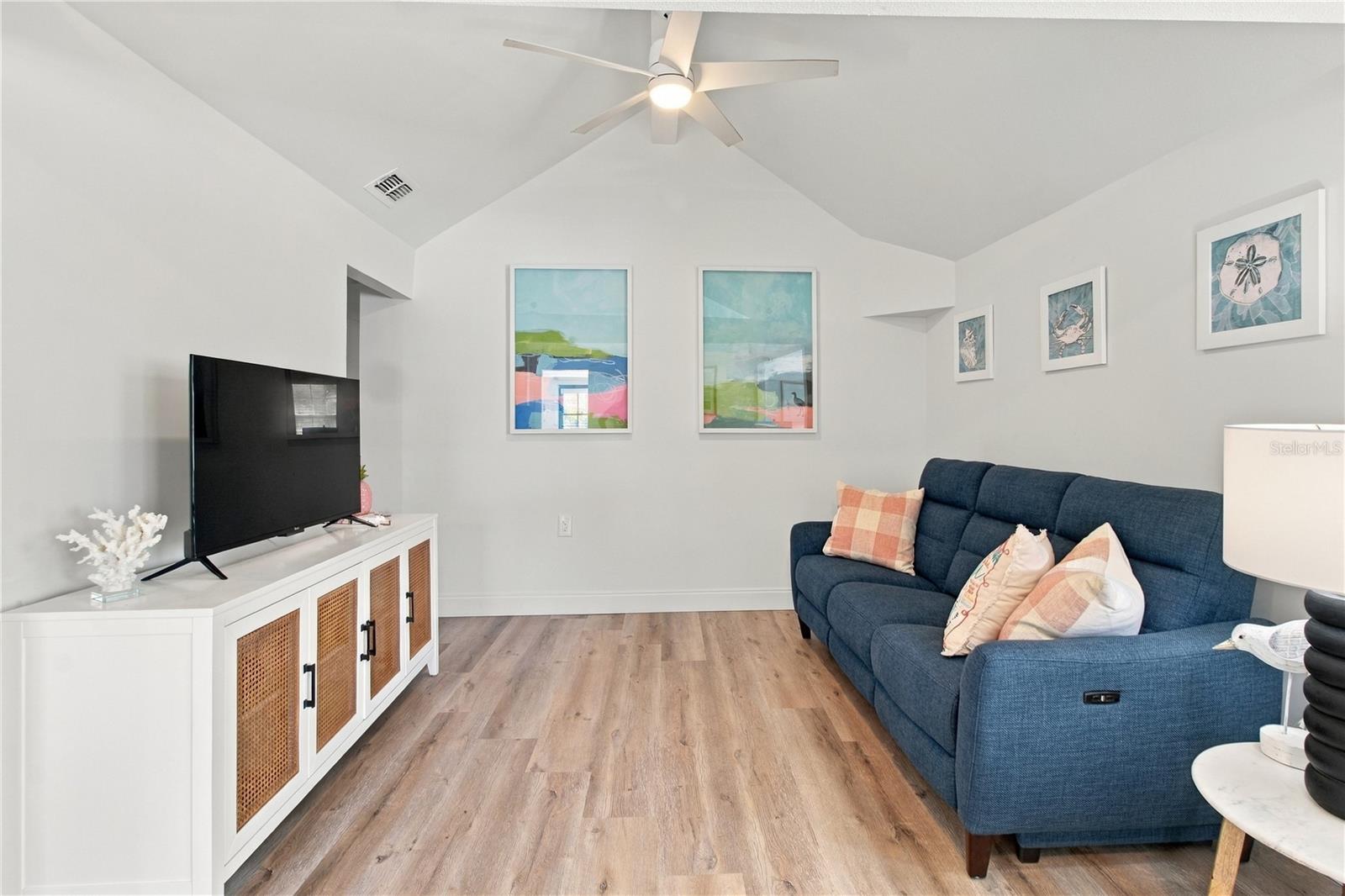 701 BROADWAY ST — photo 15