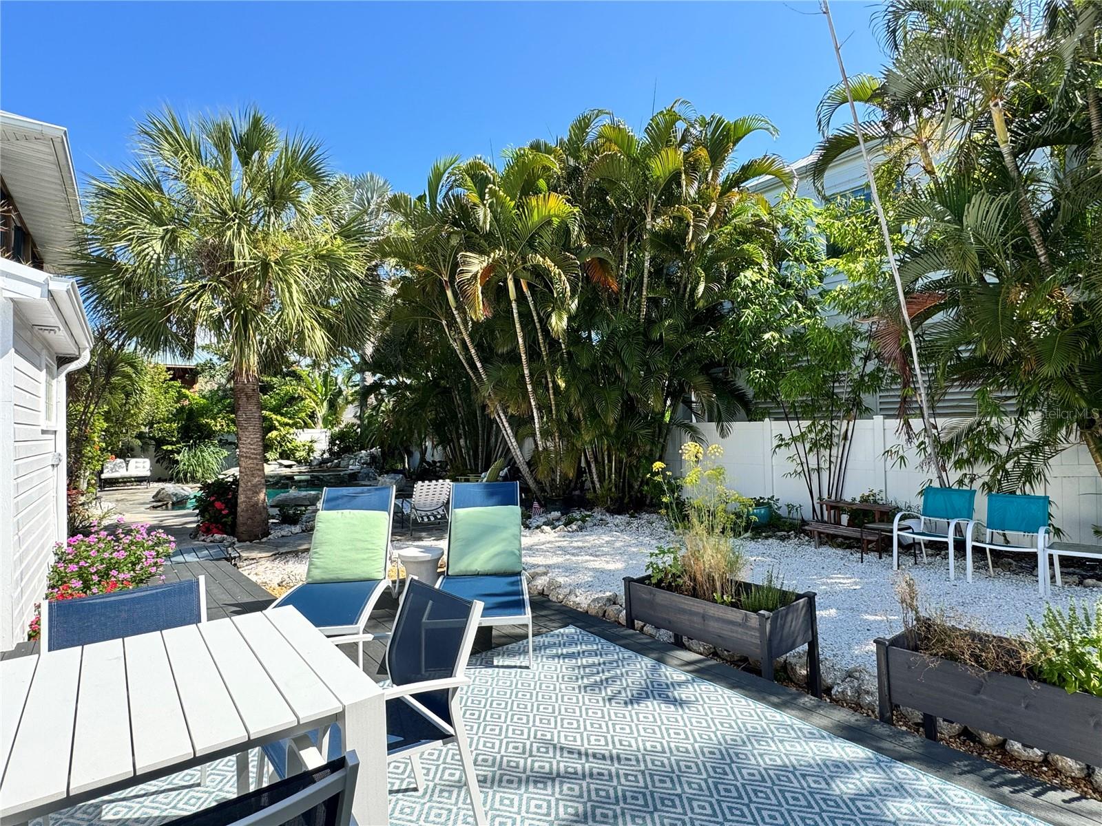 701 BROADWAY ST — photo 23