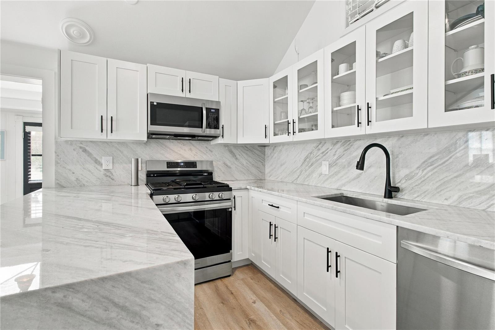 701 BROADWAY ST — photo 12