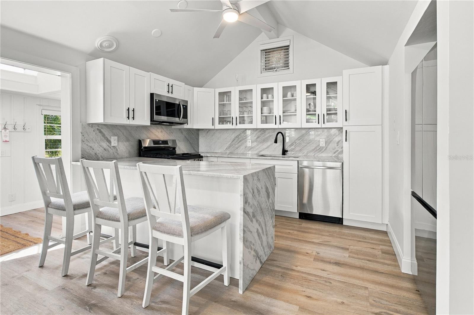 701 BROADWAY ST — photo 10