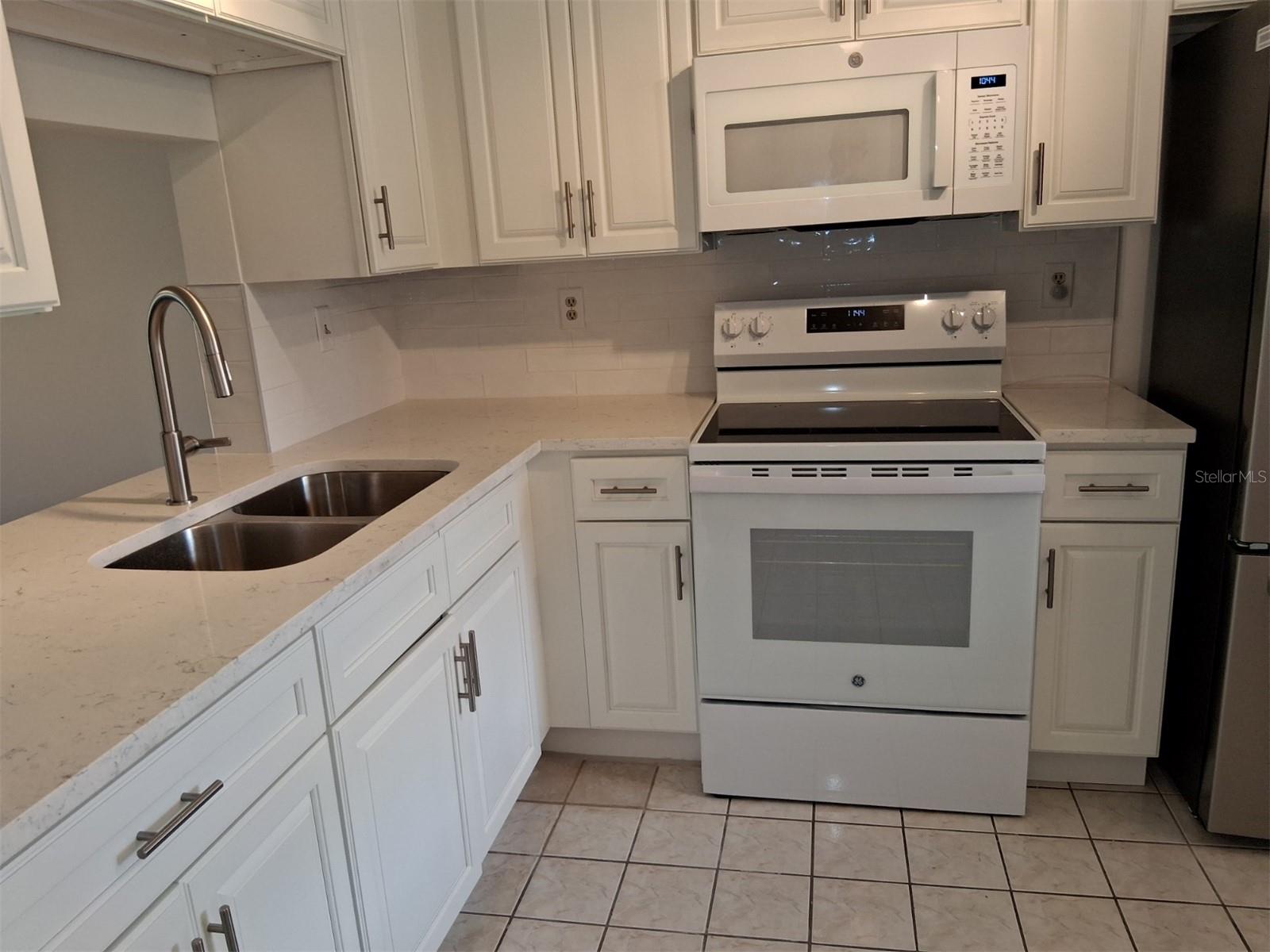 4326 SUMMERSUN DR — photo 7
