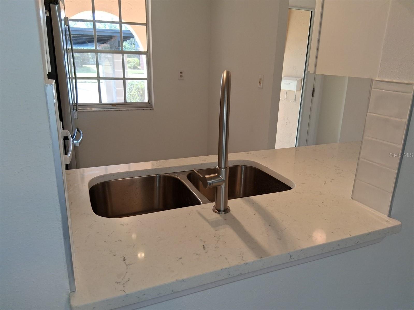 4326 SUMMERSUN DR — photo 4