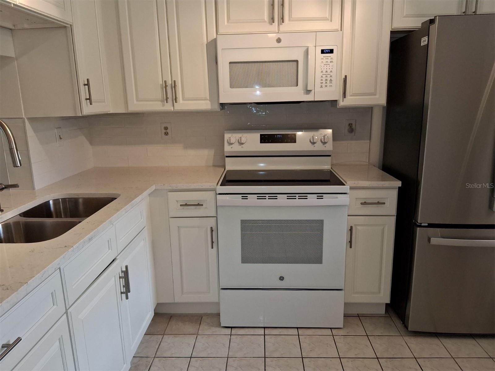 4326 SUMMERSUN DR — photo 8