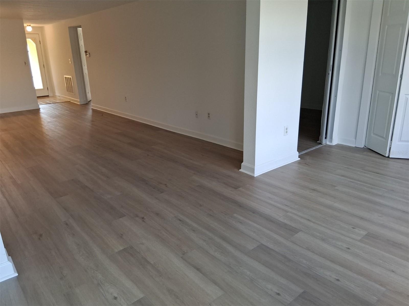 4326 SUMMERSUN DR — photo 17