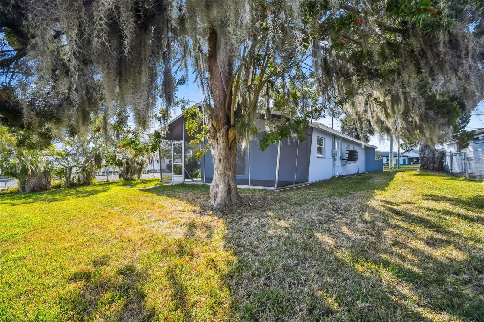 4911 FLORAMAR TER — photo 32