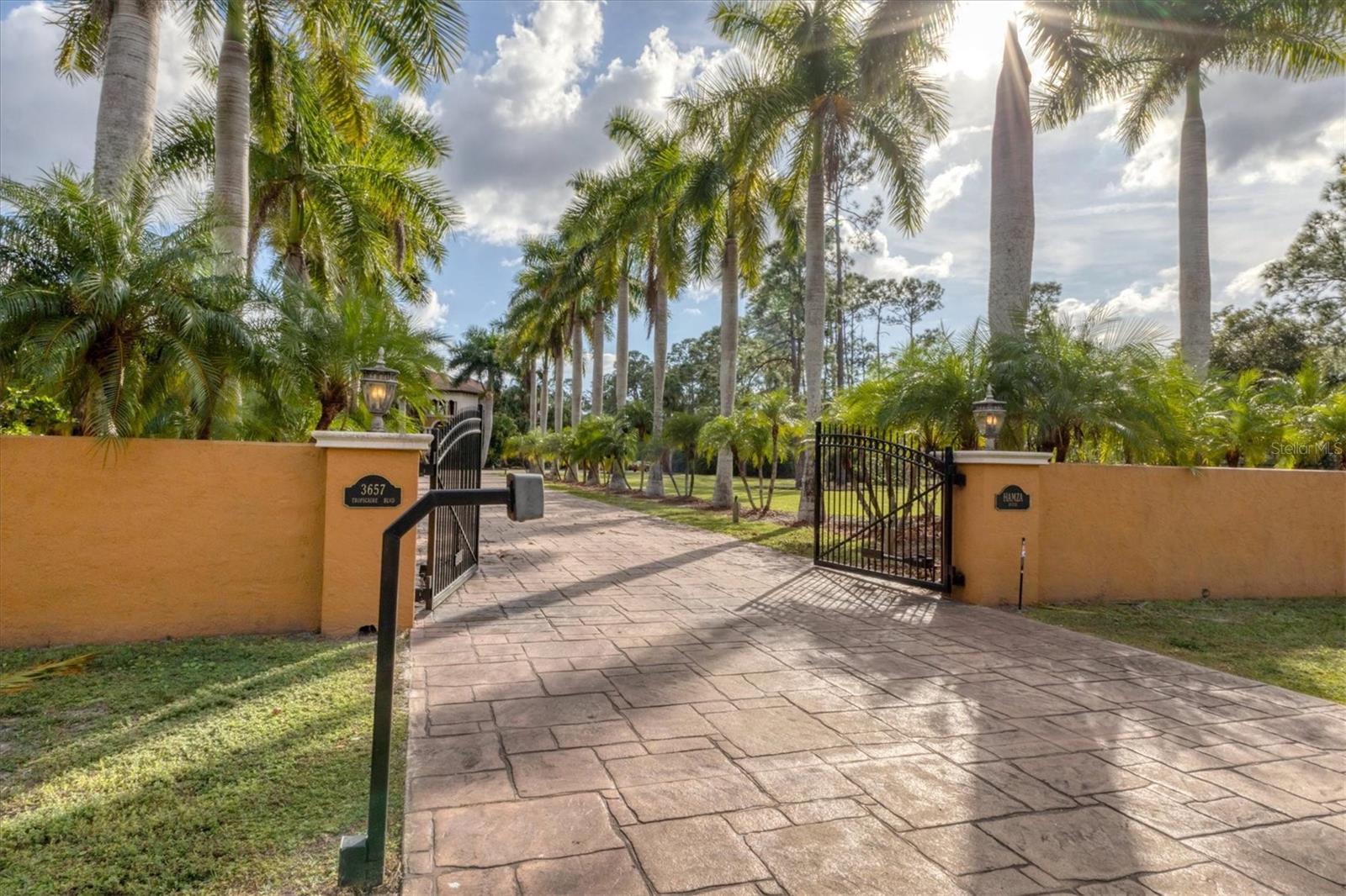 3657 TROPICAIRE BLVD — photo 74