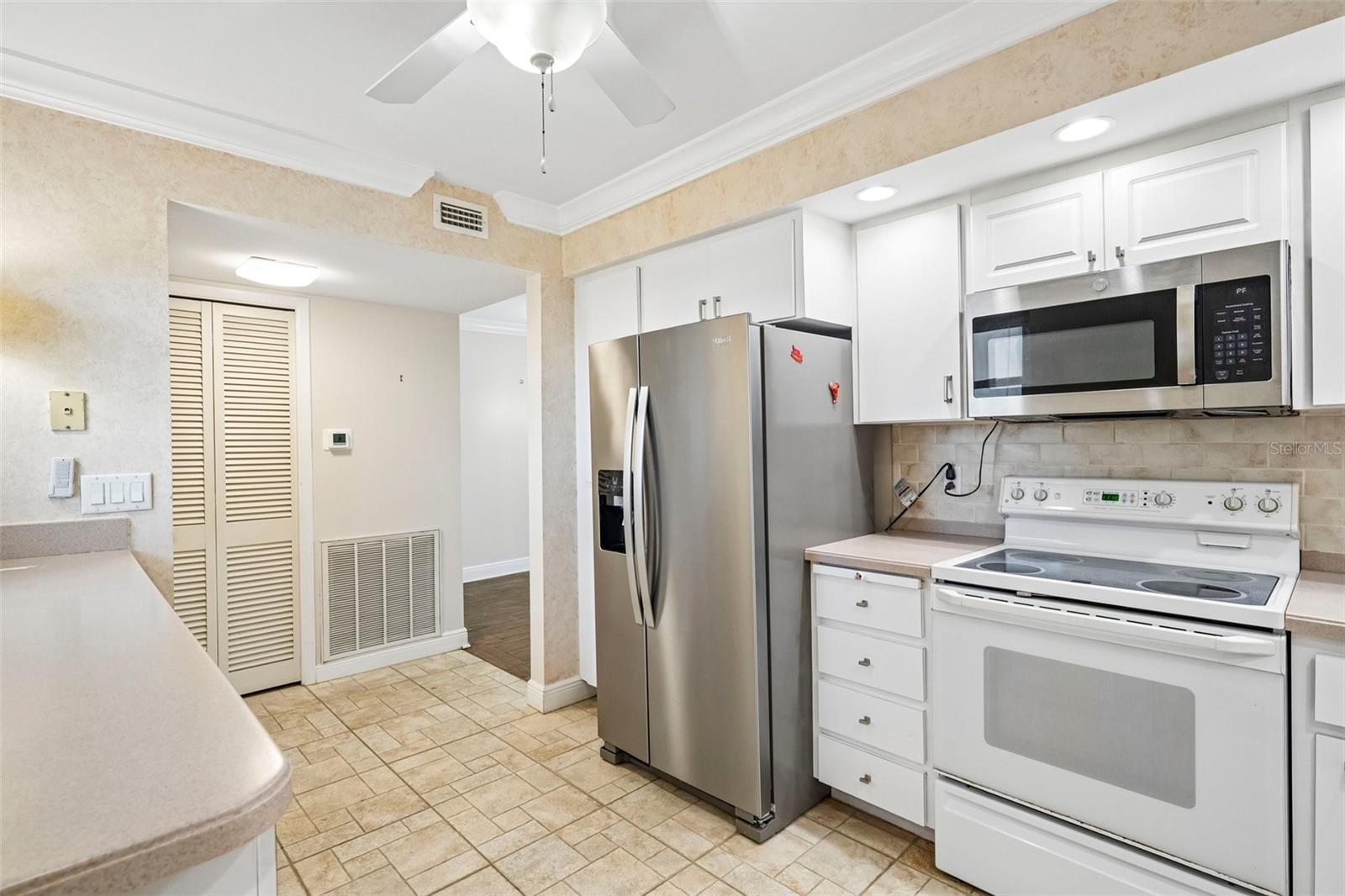 5108 BRITTANY DR S #805 — photo 9