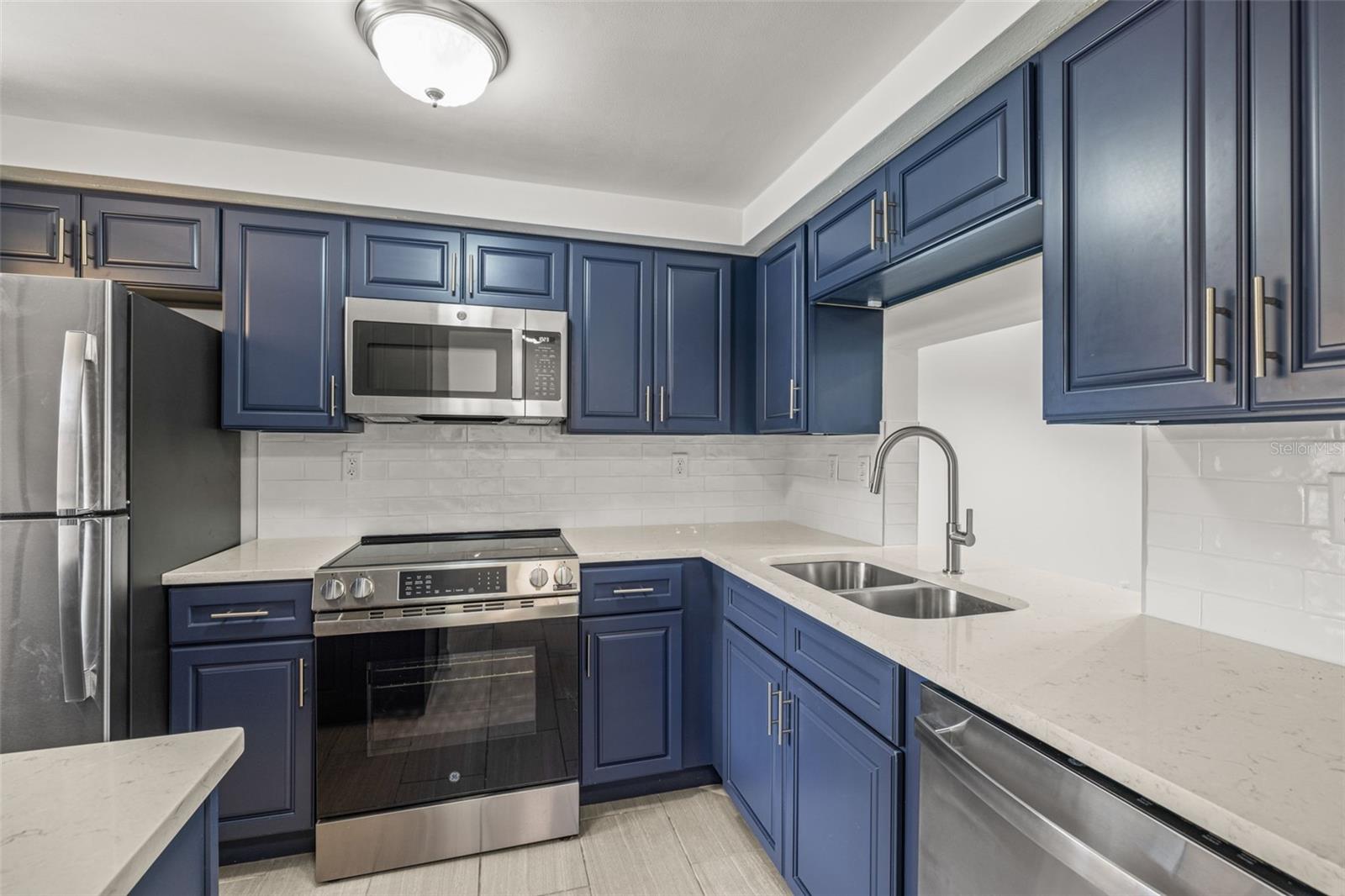 4324 SUMMERSUN DR — photo 7