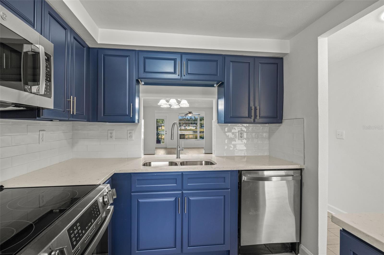 4324 SUMMERSUN DR — photo 9