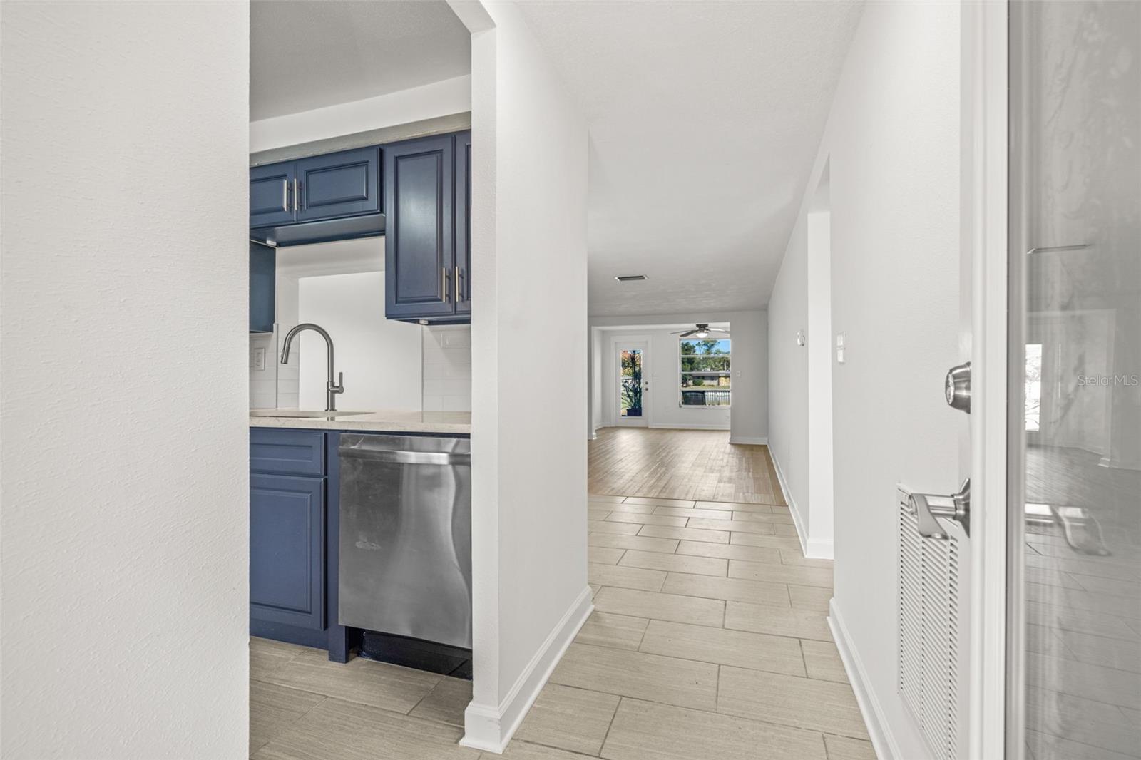 4324 SUMMERSUN DR — photo 5