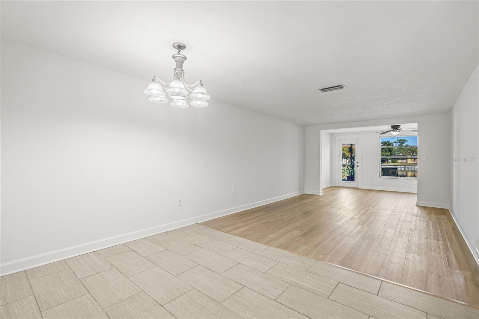 4324 SUMMERSUN DR — photo 11