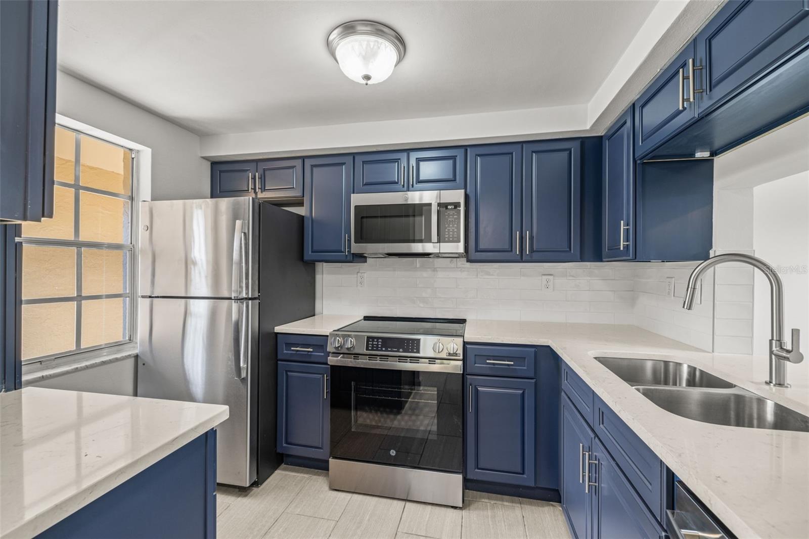 4324 SUMMERSUN DR — photo 8