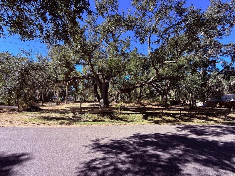 1204 DAVIES RD — photo 3
