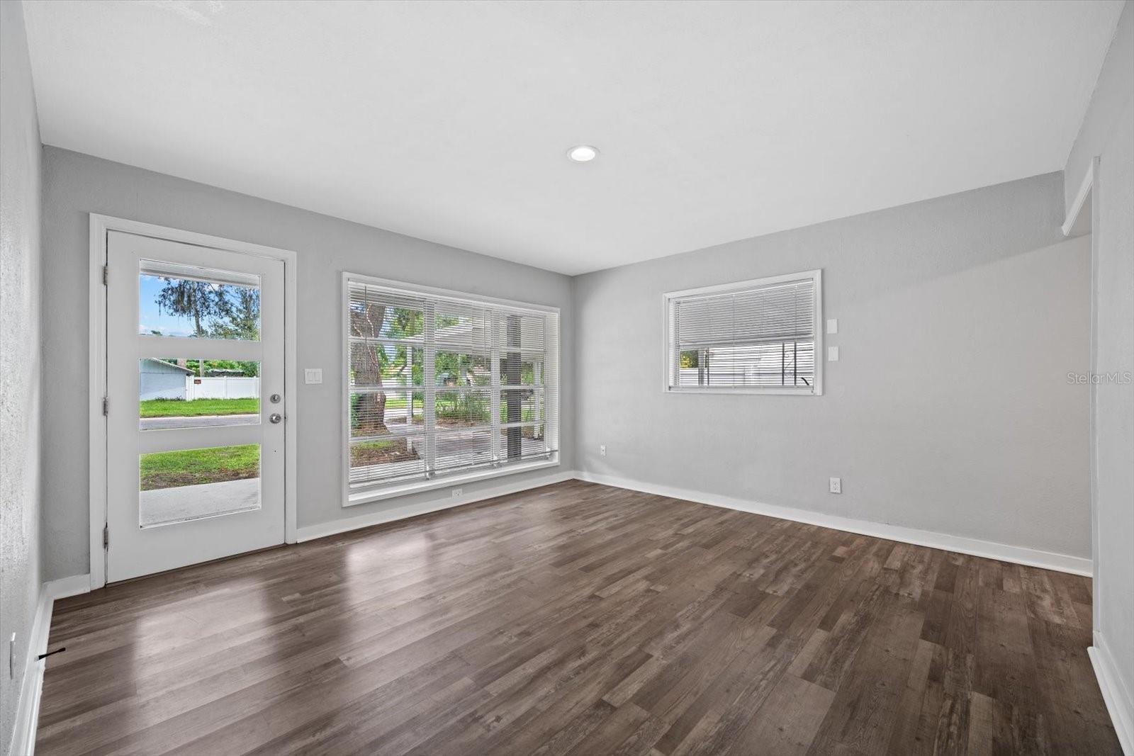 305 E BOUGAINVILLEA AVE — photo 5