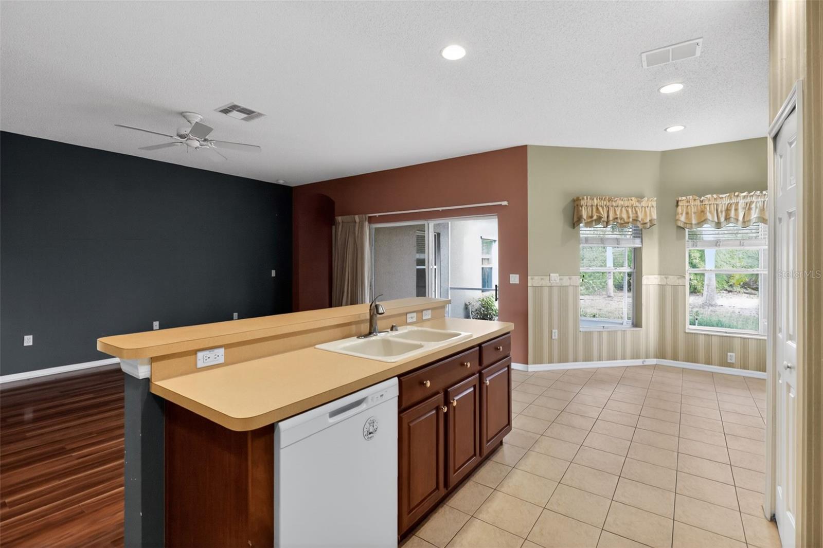 2453 PLEASANT HILL LN — photo 14