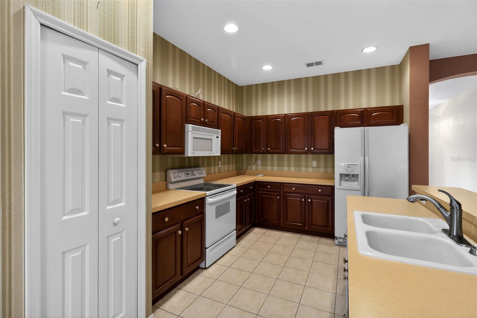 2453 PLEASANT HILL LN — photo 10