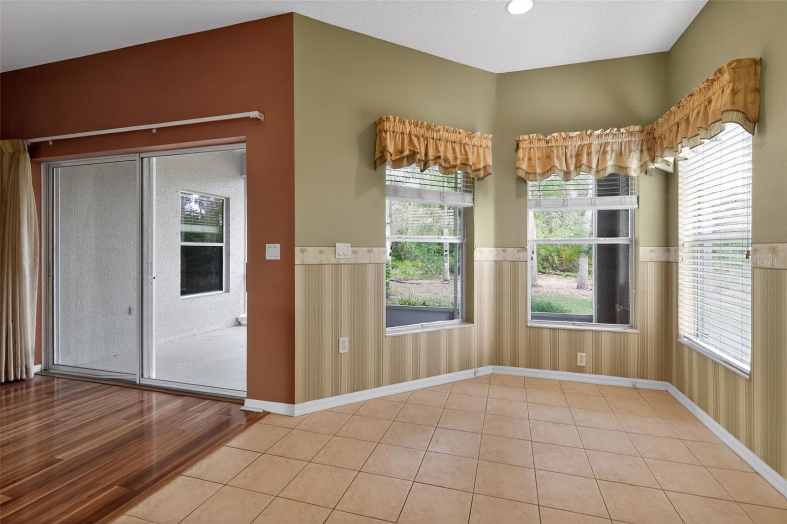 2453 PLEASANT HILL LN — photo 16