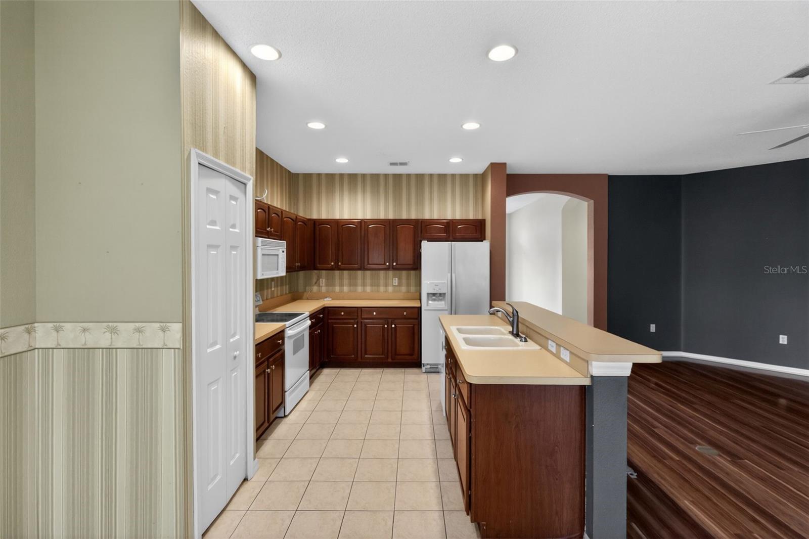 2453 PLEASANT HILL LN — photo 9