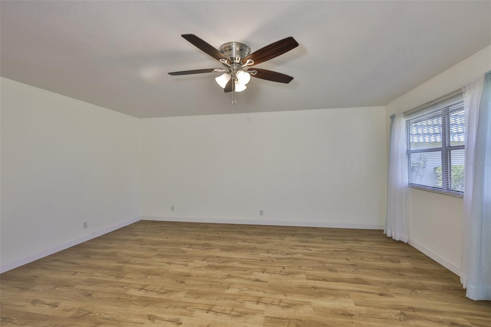 1811 BEDFORD LN #153 — photo 3