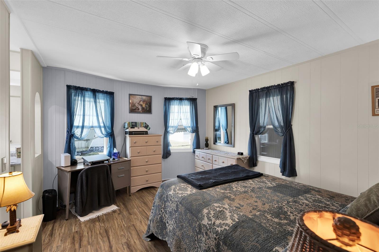 220 LA ROSAS — photo 15