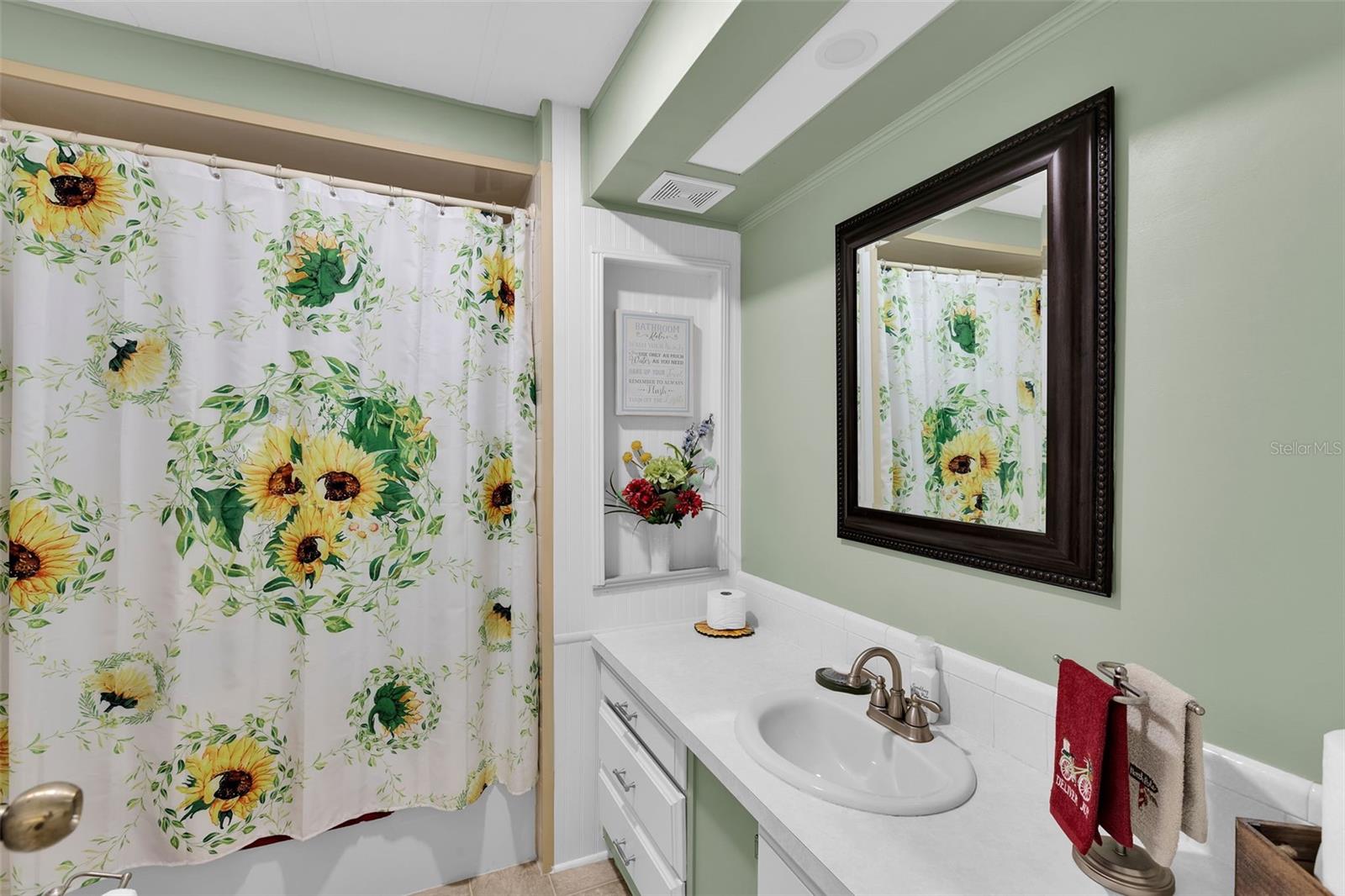 220 LA ROSAS — photo 17