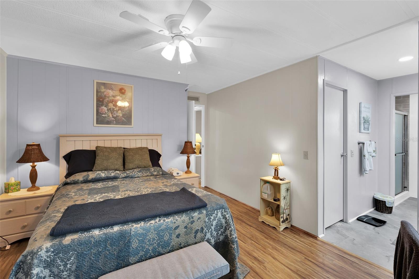 220 LA ROSAS — photo 16