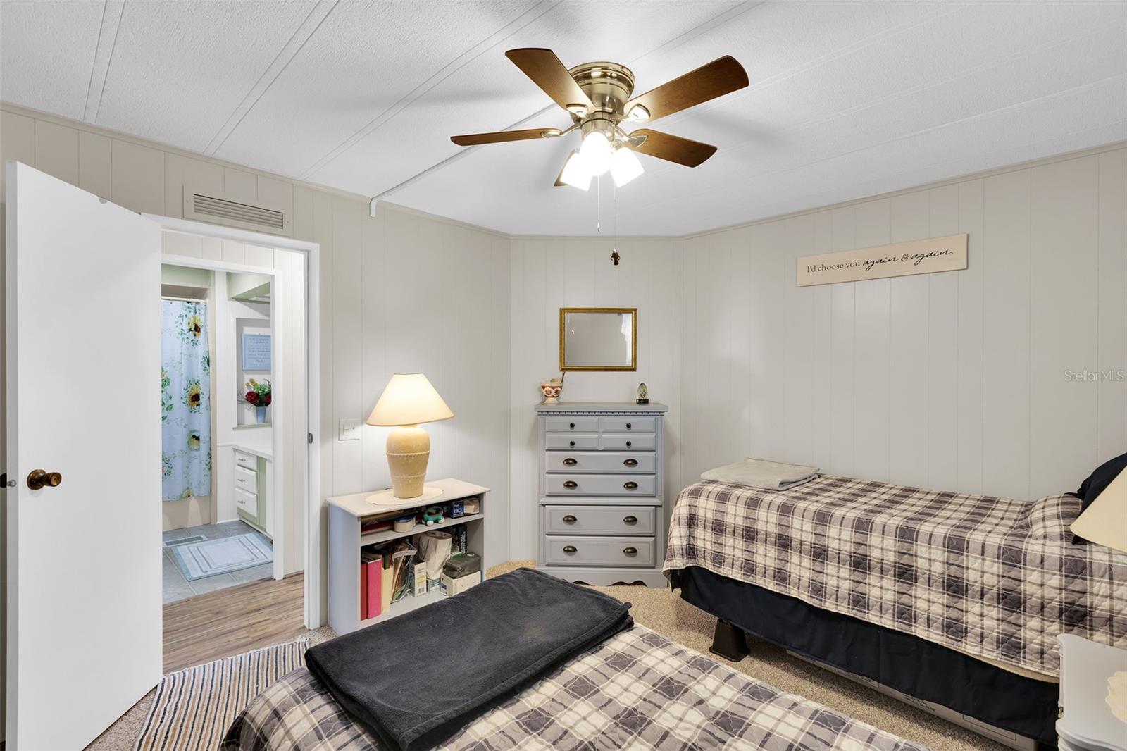 220 LA ROSAS — photo 18