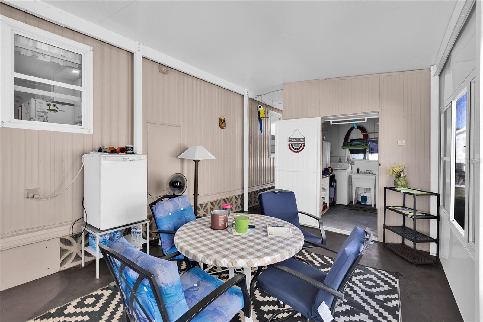220 LA ROSAS — photo 4
