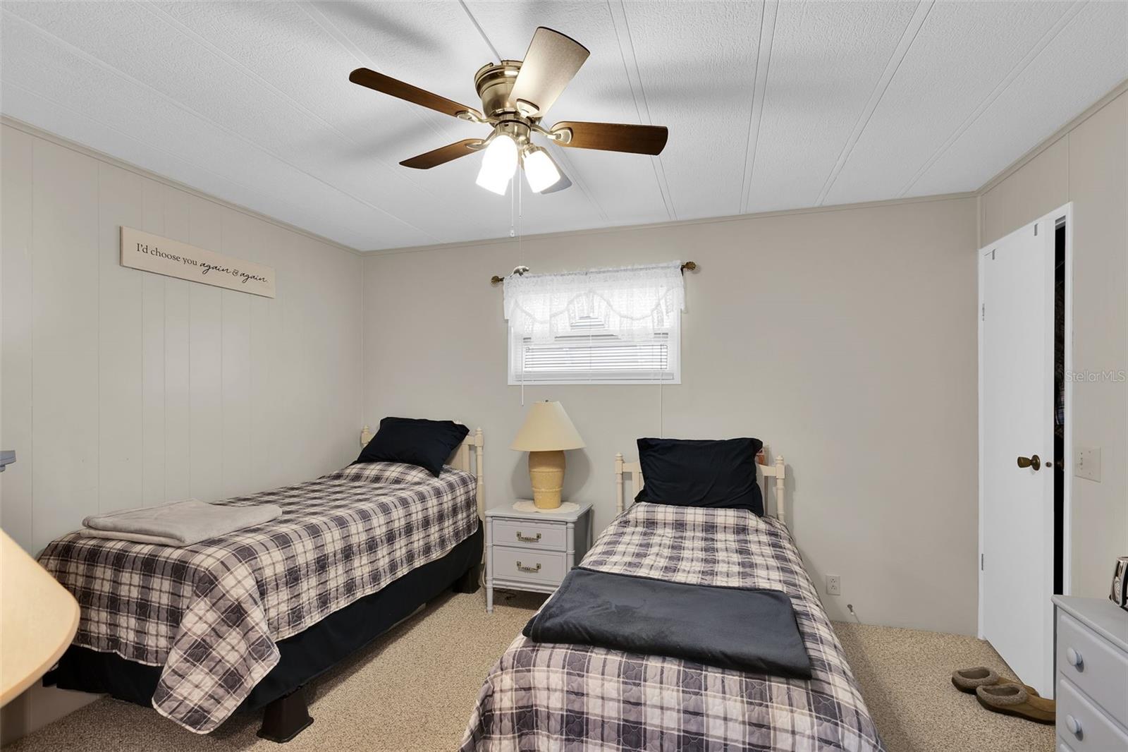 220 LA ROSAS — photo 19
