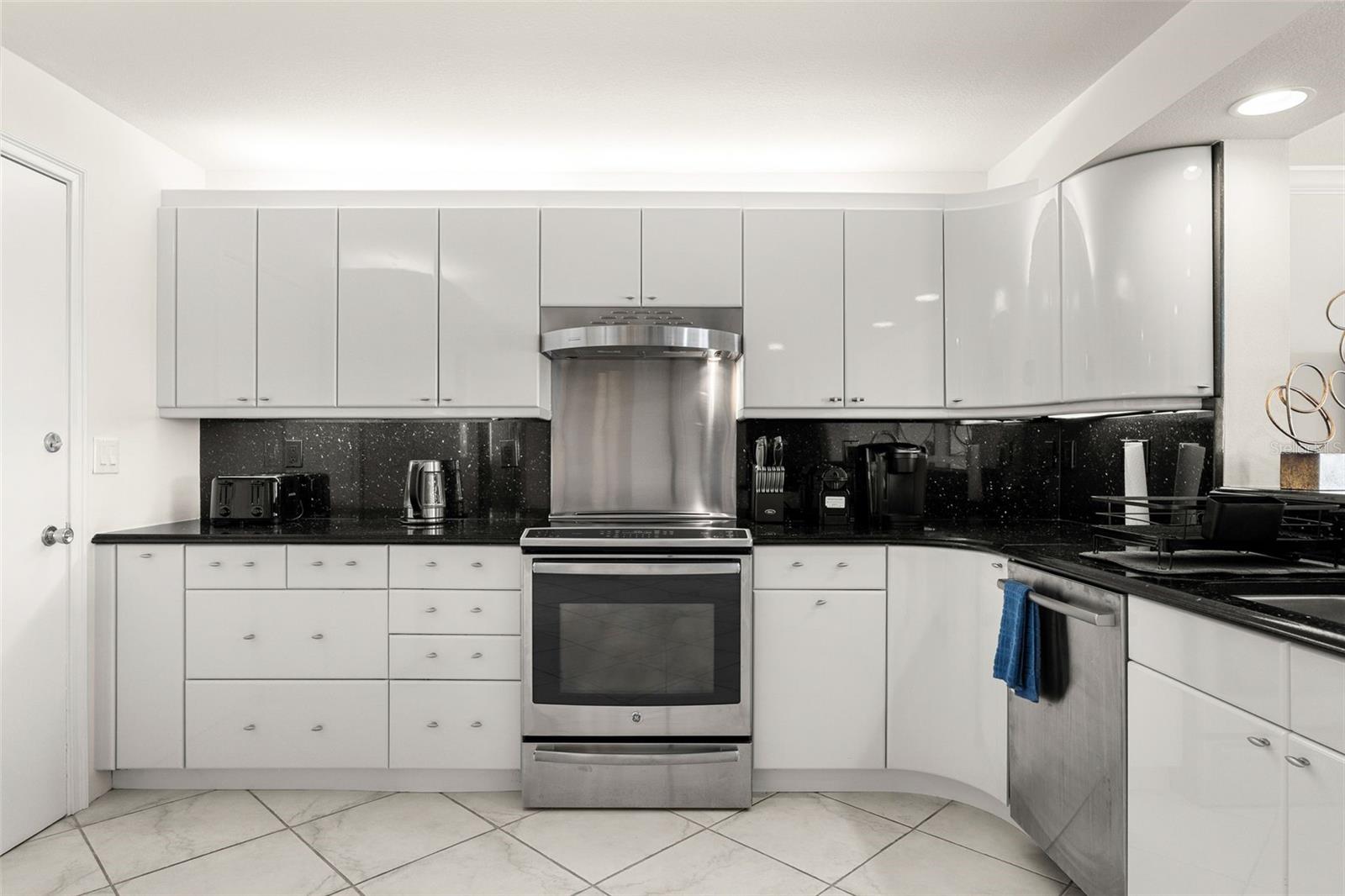 1750 BENJAMIN FRANKLIN DR #8D — photo 8