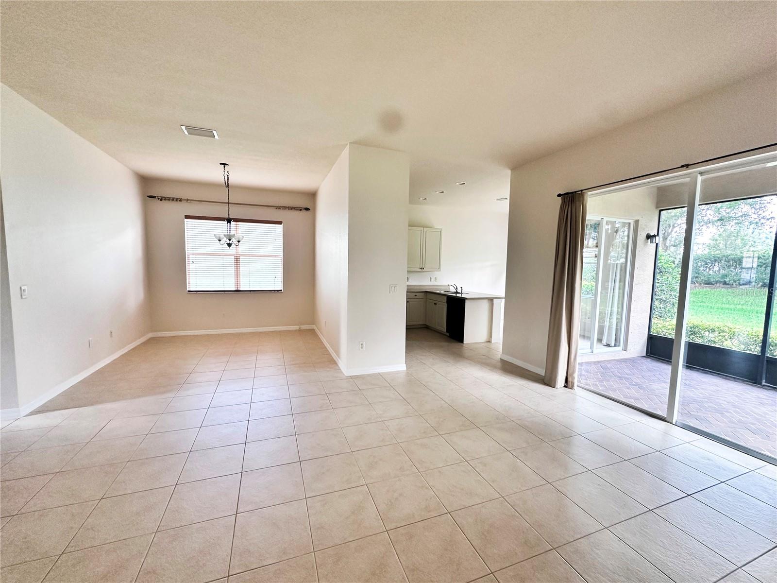 4950 SANDY BROOK CIR — photo 4