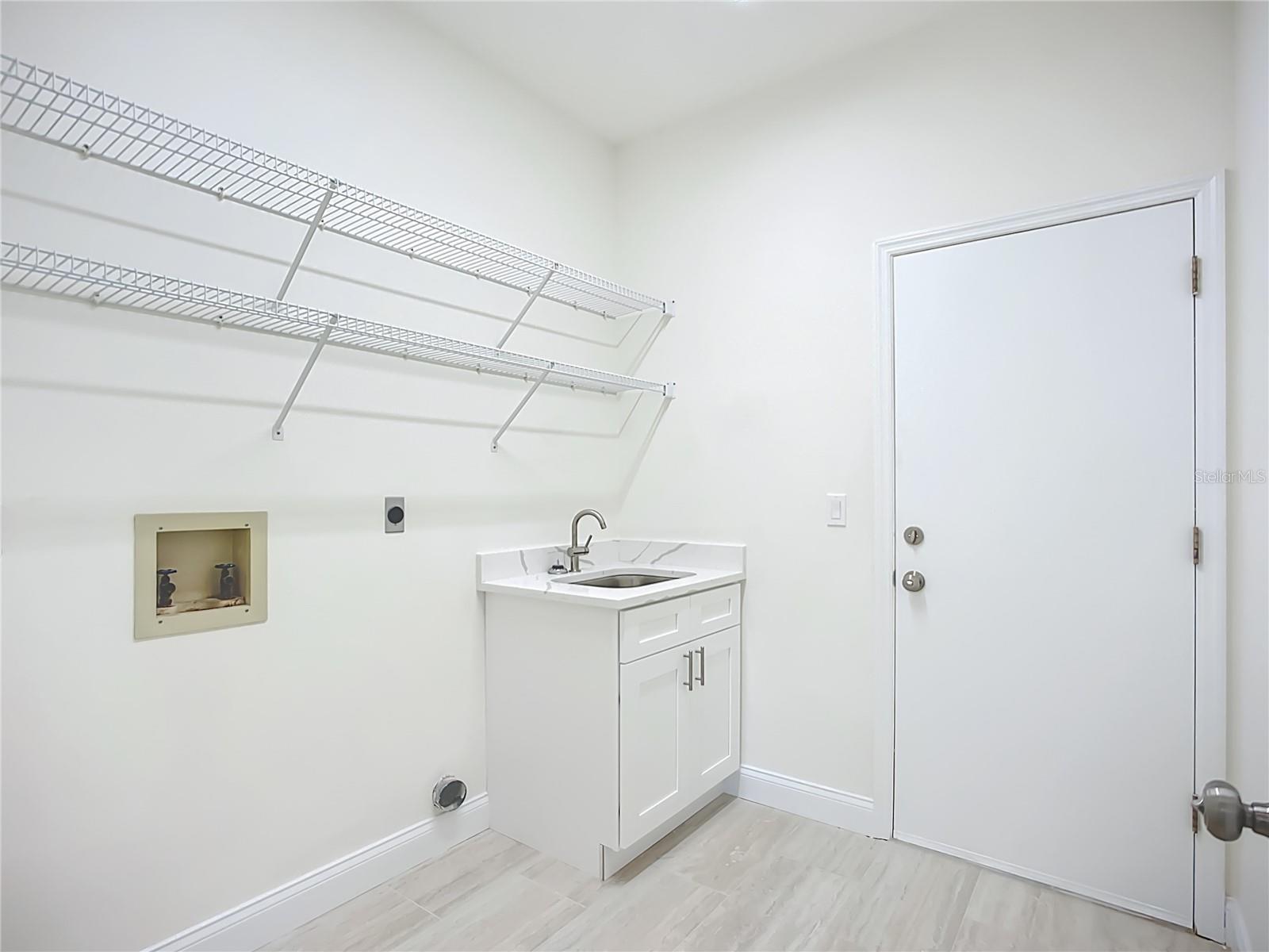 2960 SANDRINGHAM PL — photo 25