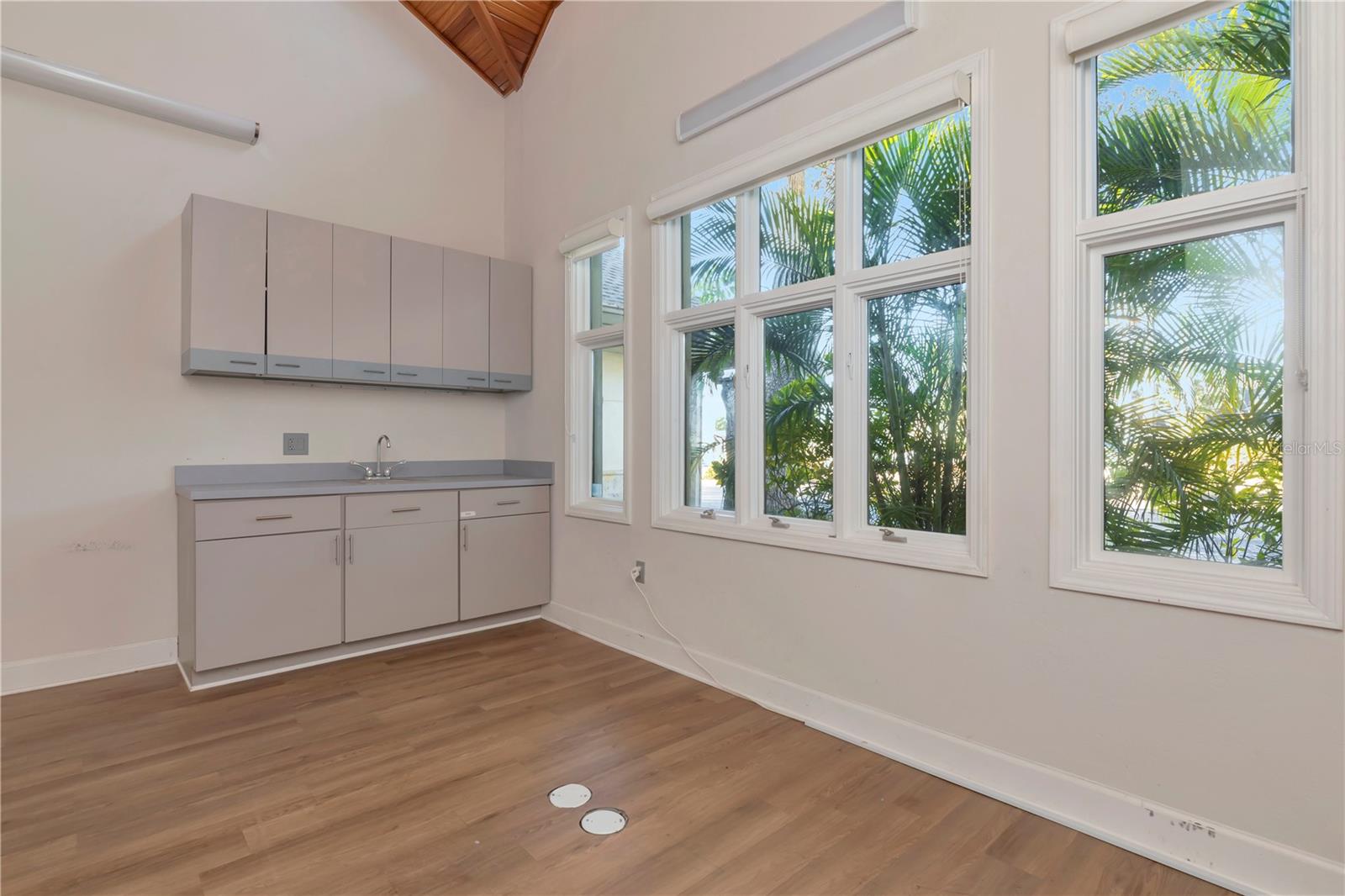 1201 S MYRTLE AVE — photo 36