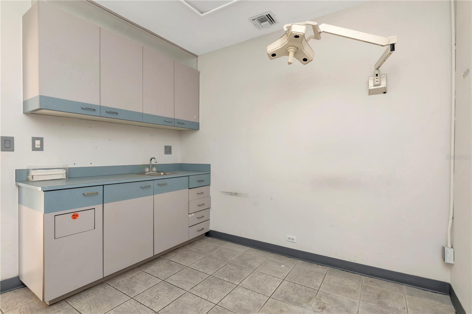 1201 S MYRTLE AVE — photo 15