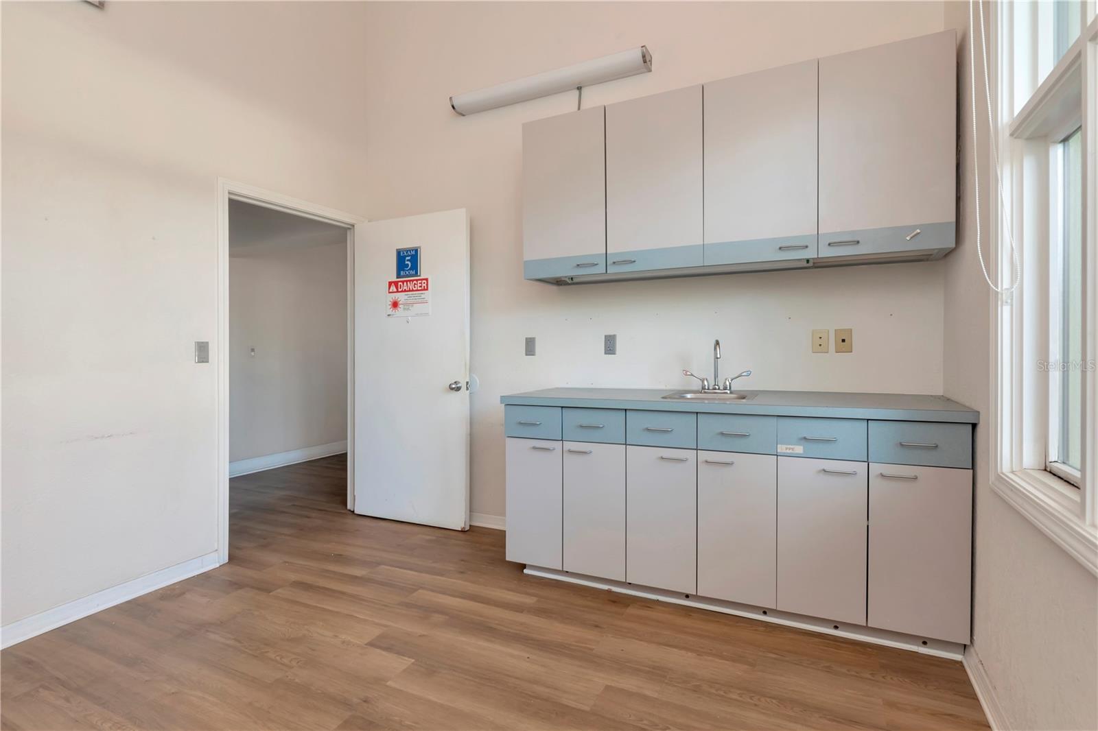 1201 S MYRTLE AVE — photo 32