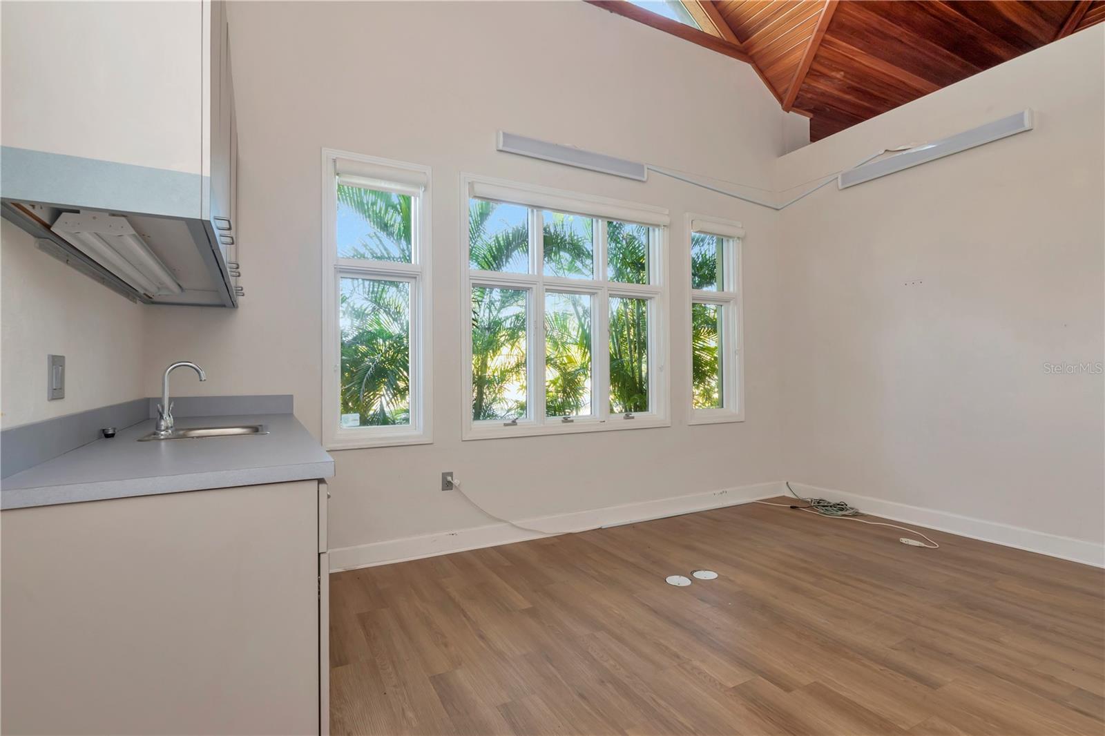 1201 S MYRTLE AVE — photo 35
