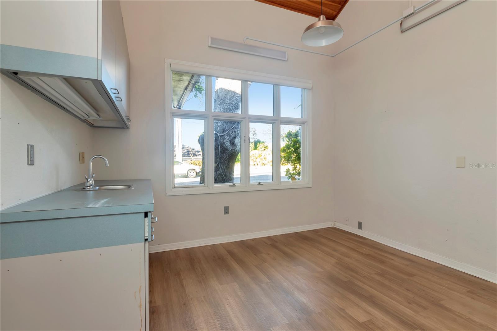 1201 S MYRTLE AVE — photo 31