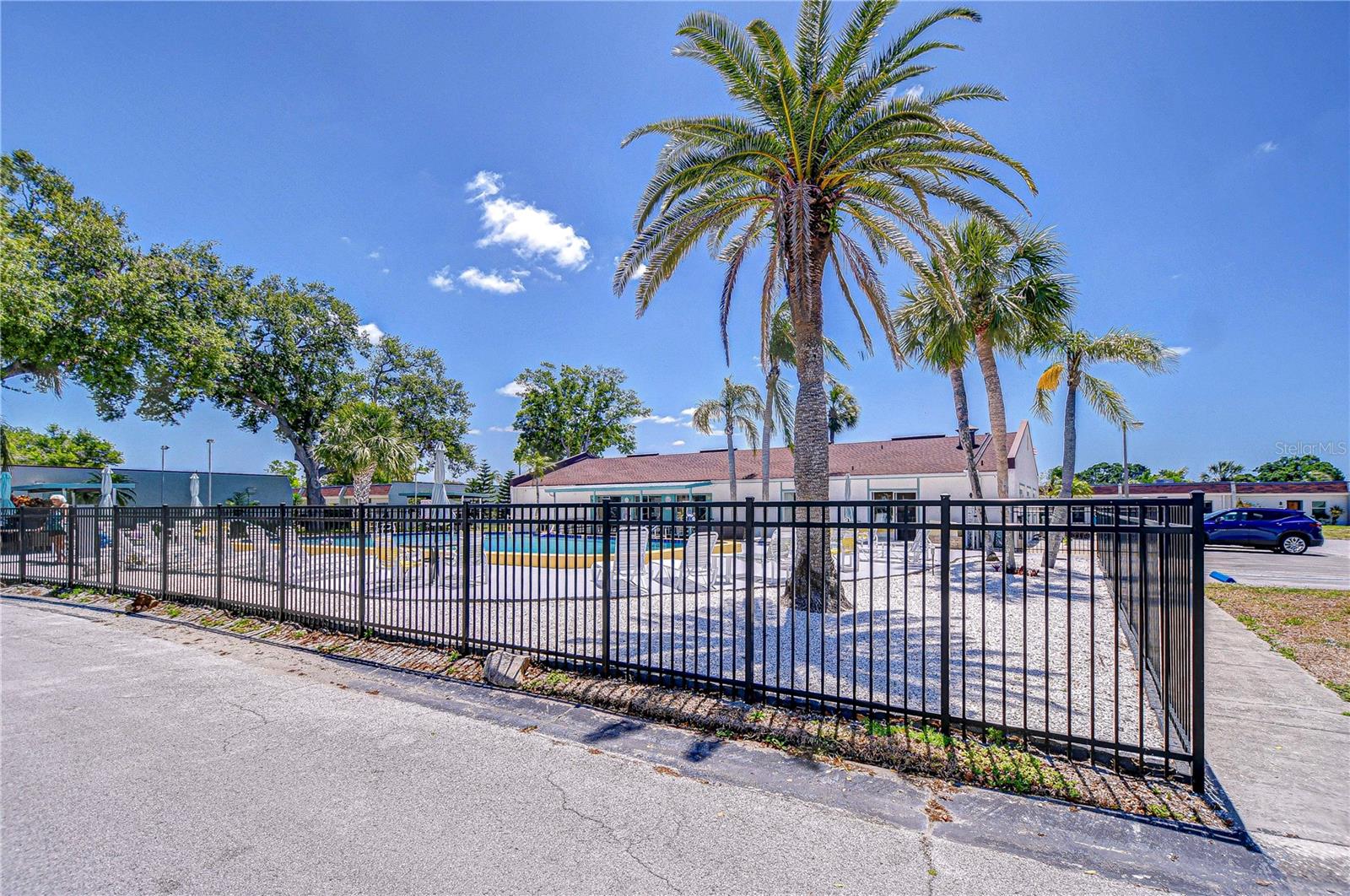13870 OAKWOOD LN — photo 32