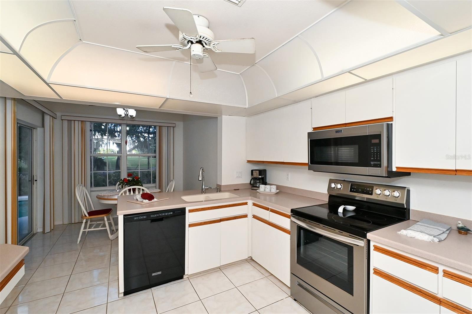 3866 SURREY CT — photo 19