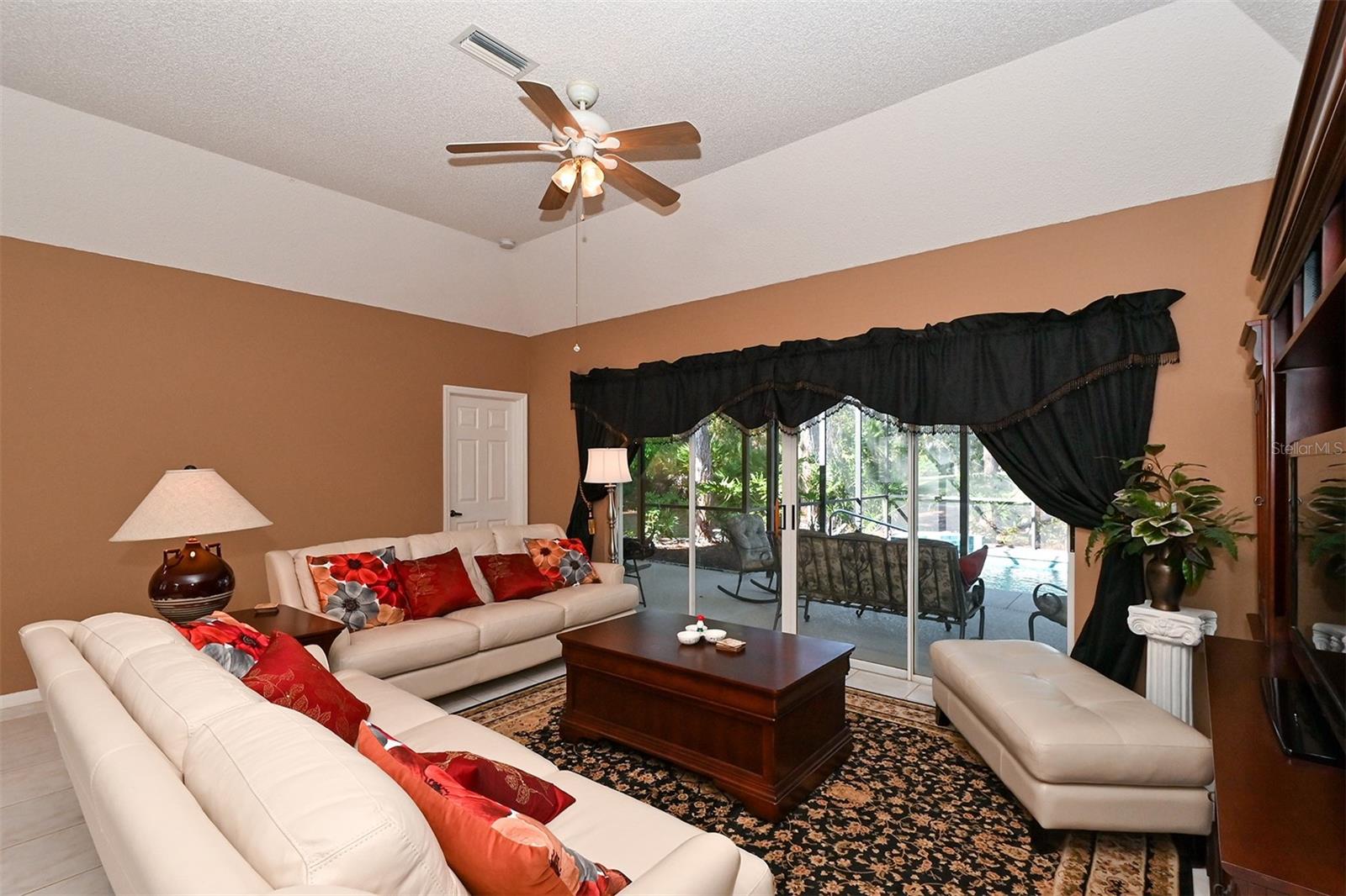 3866 SURREY CT — photo 10