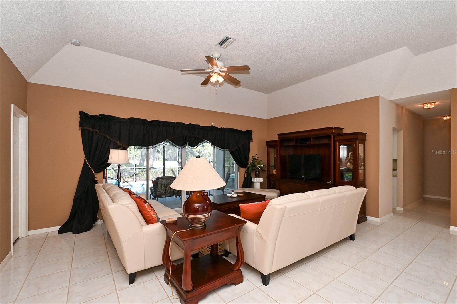3866 SURREY CT — photo 8