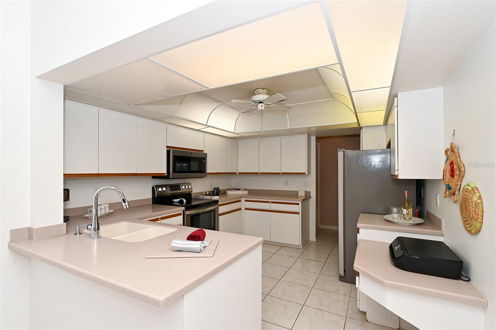 3866 SURREY CT — photo 22