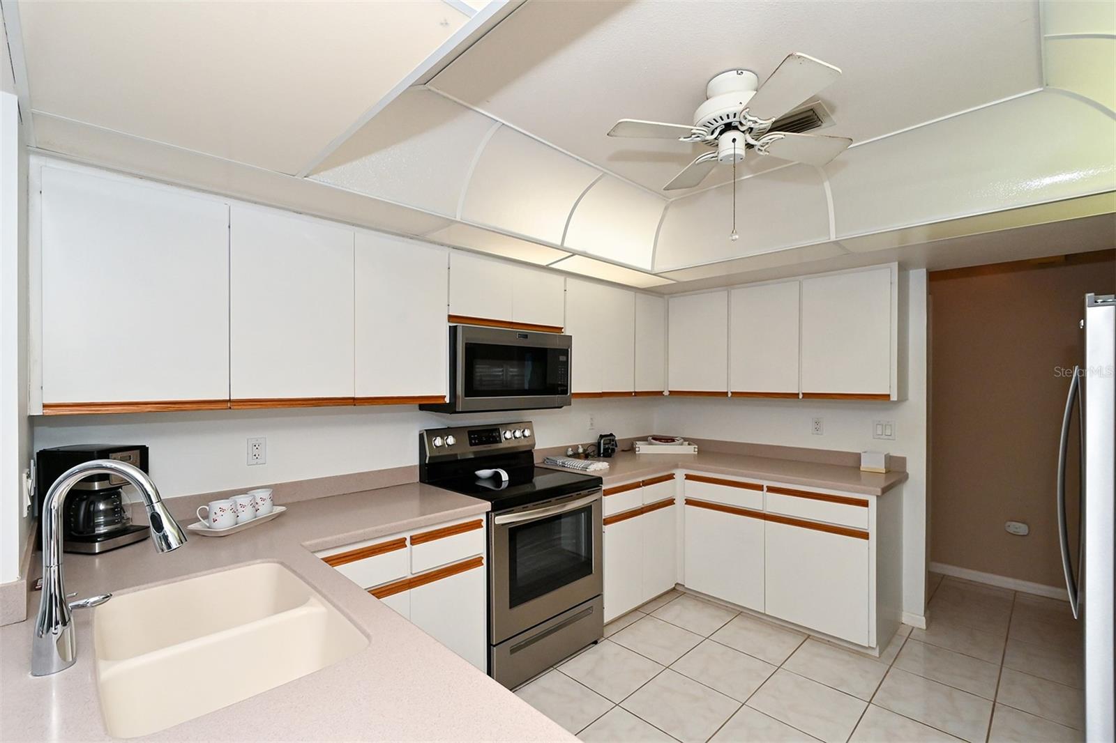 3866 SURREY CT — photo 23