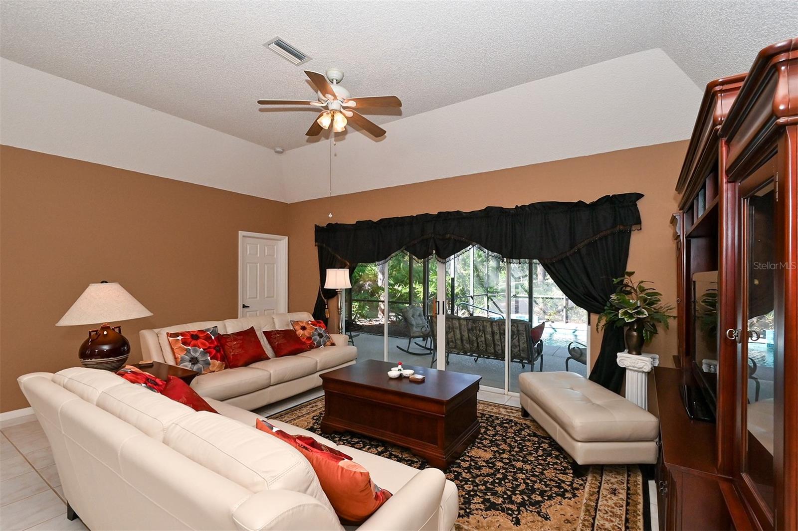 3866 SURREY CT — photo 9