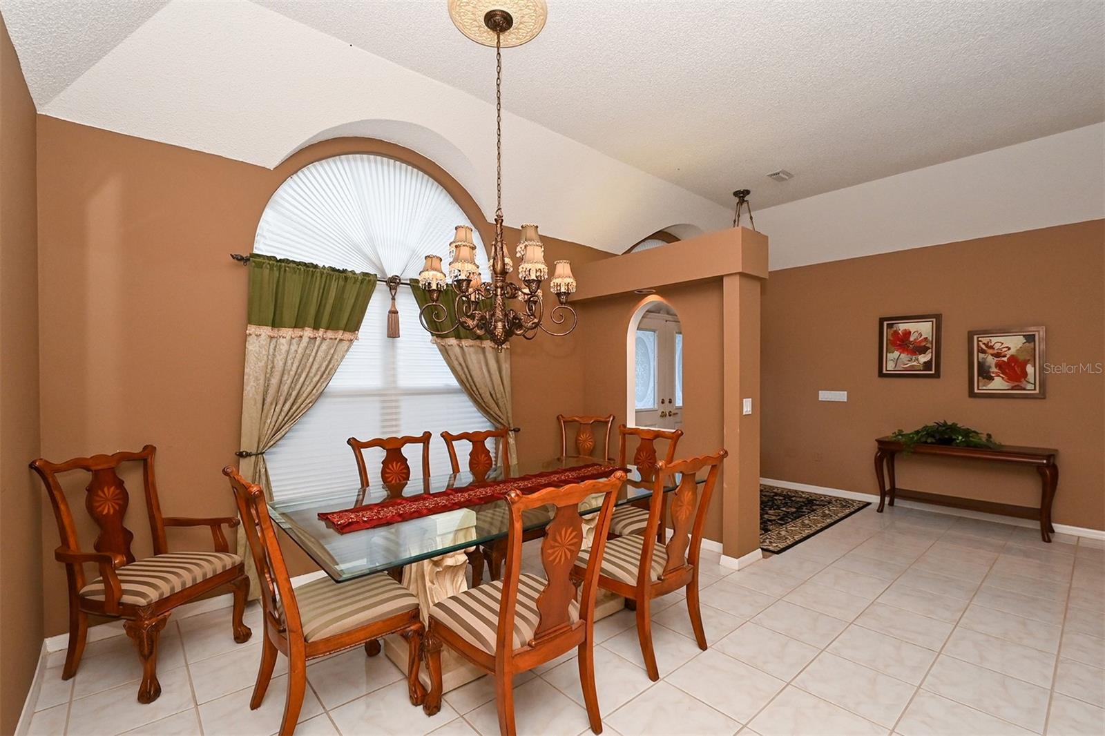 3866 SURREY CT — photo 17
