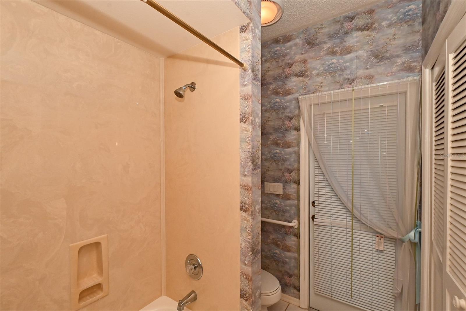 3866 SURREY CT — photo 36