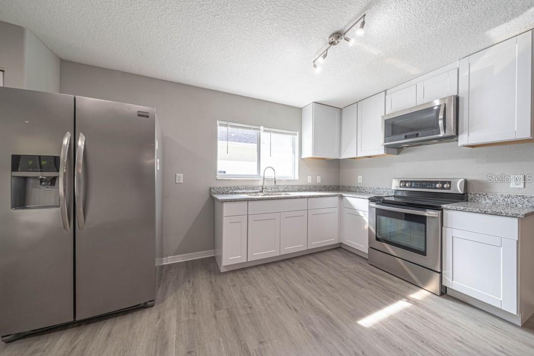 2025 PEACEFUL PALM ST — photo 4