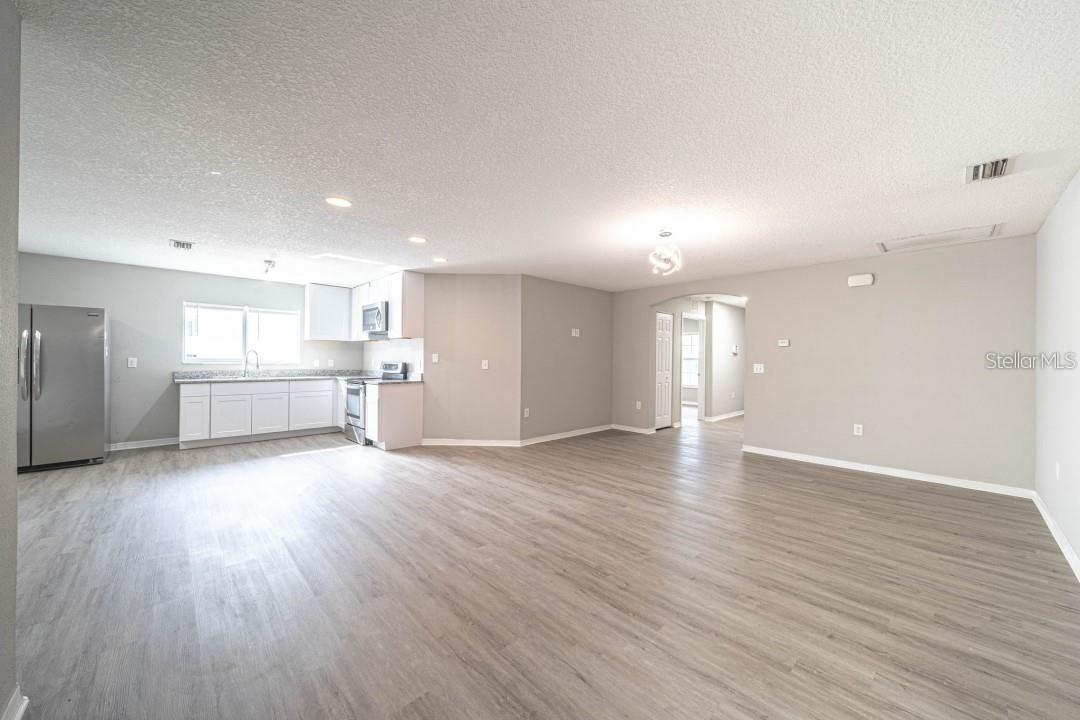 2025 PEACEFUL PALM ST — photo 2