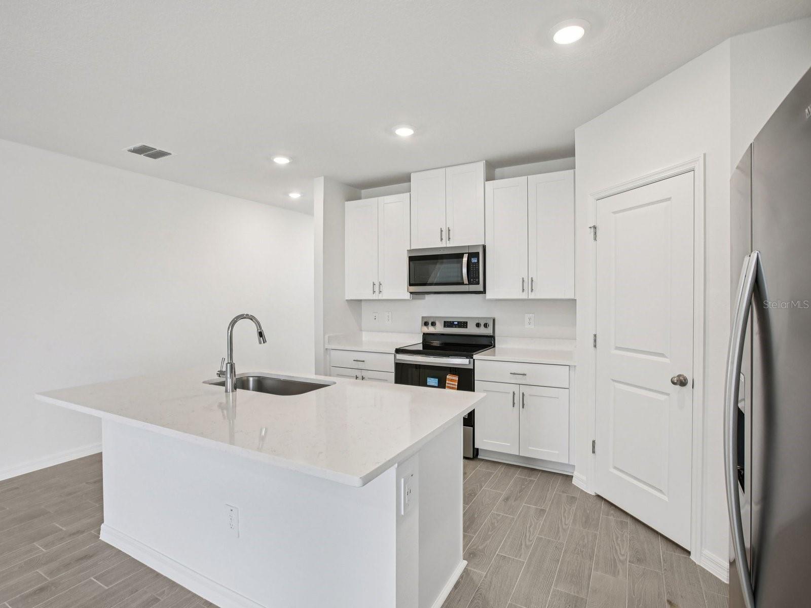 10409 ABUNDANCE GROVE WAY — photo 7