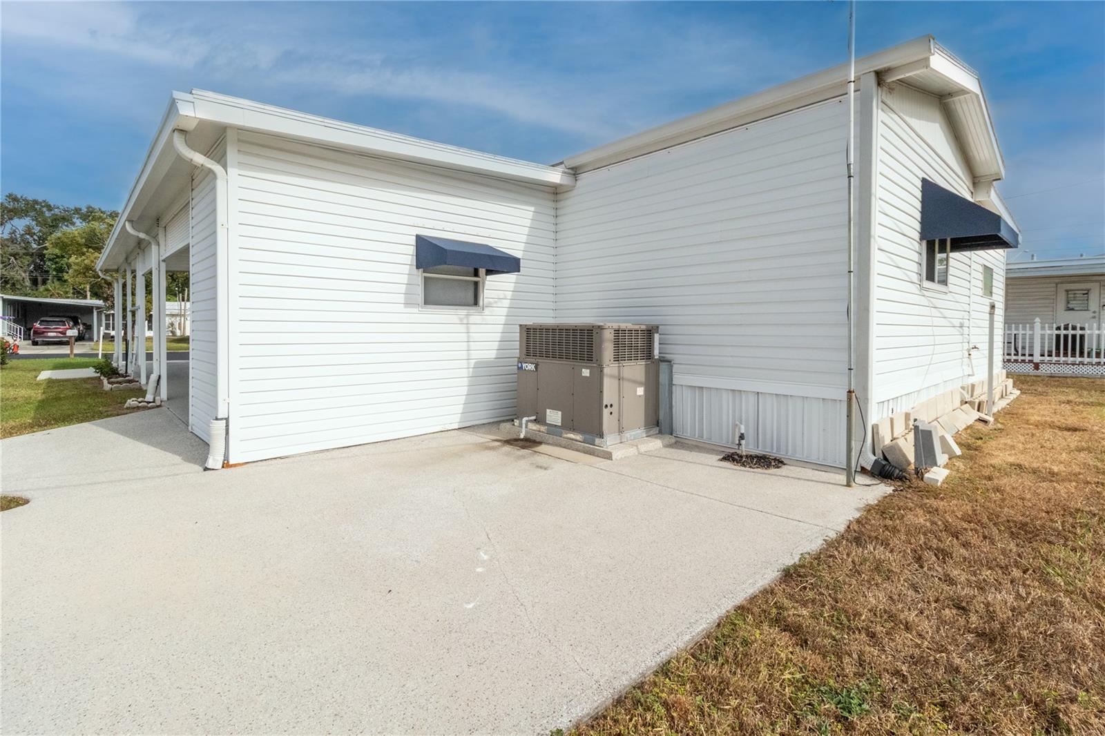 214 LEISURE WAY — photo 31